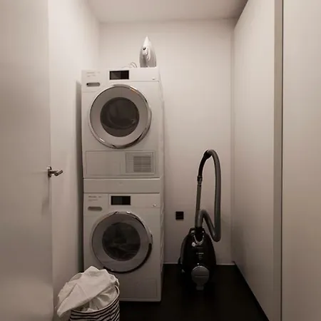 公寓 High-tech Modern With Quick Access